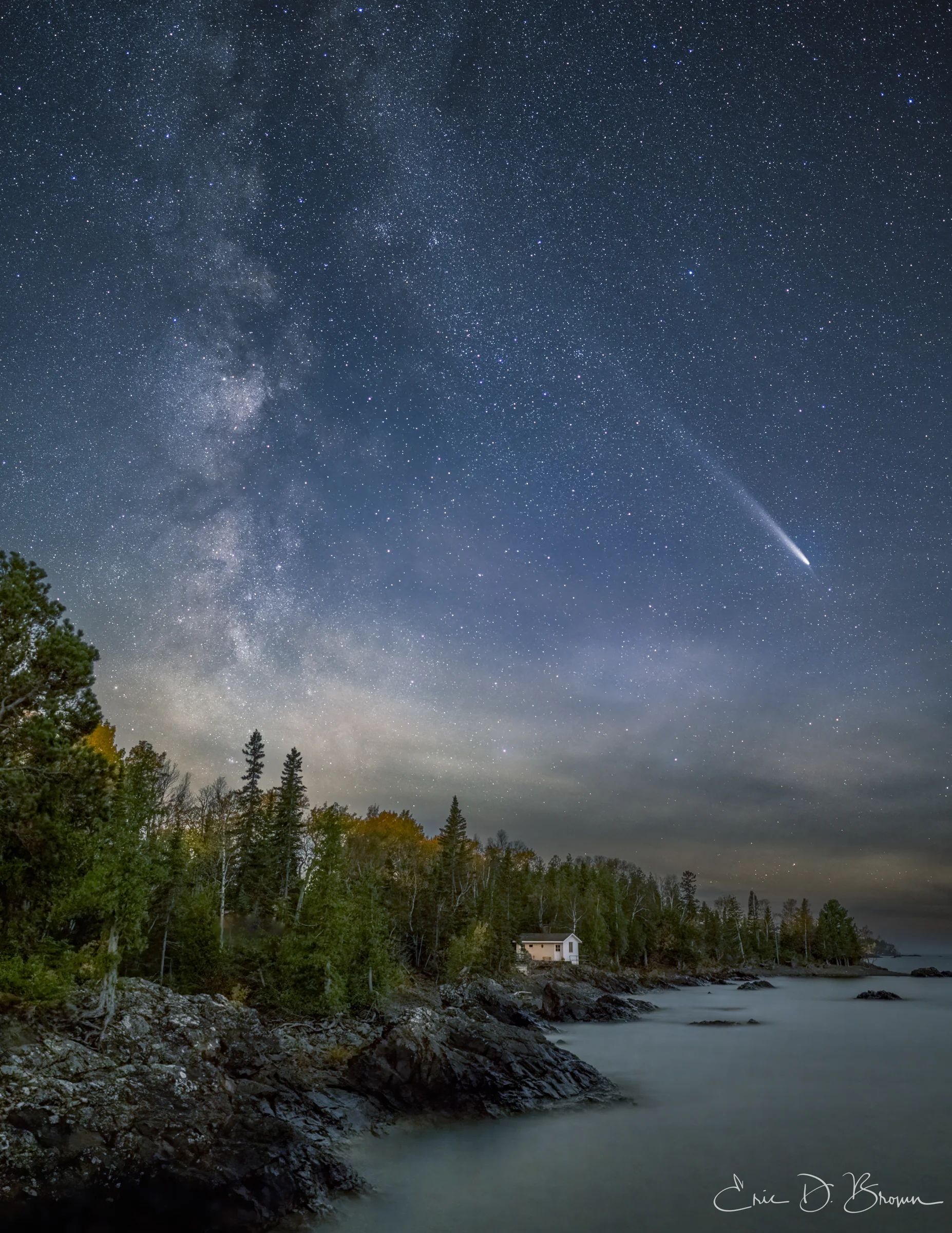 Michigan's Night Sky Spectacle: Comet Tsuchinshan-ATLAS and the Milky Way